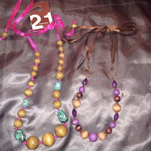 🐝🐝NWT bundle 2 Forever 21 necklaces